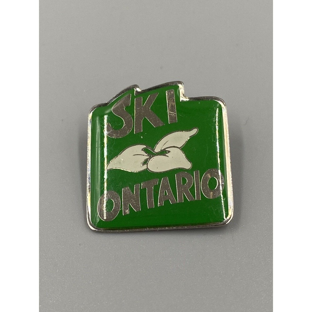 SKI ONTARIO Green W/ White Flower Lapel Pin Brooch